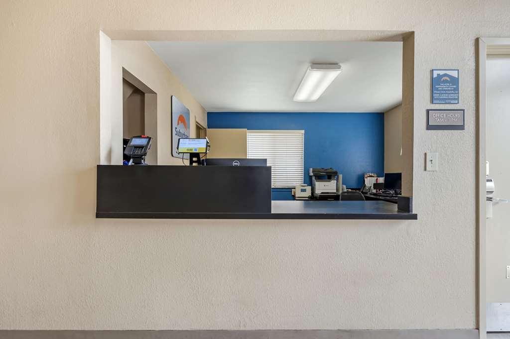 Suburban Studios Louisville East Interieur foto